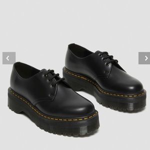 Barely worn Oxford platform doc martens size 7